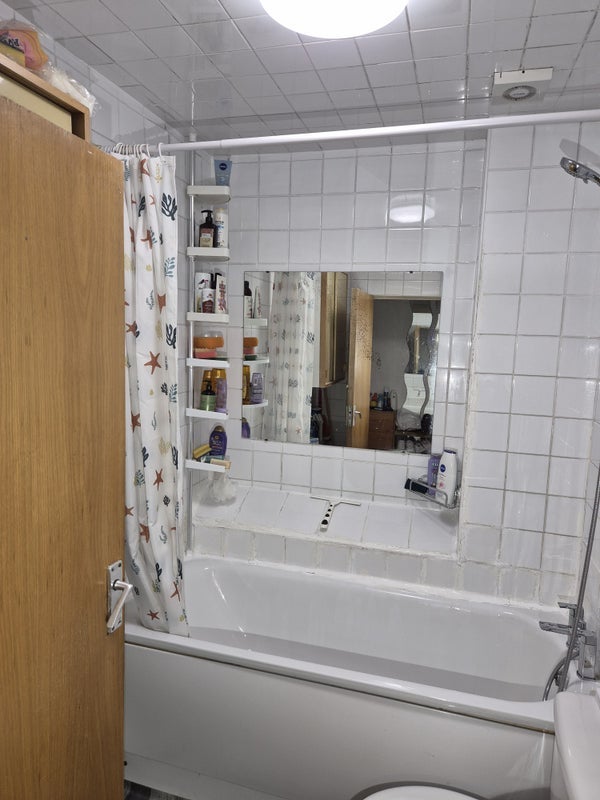 Room Okehampton Road in Greater London