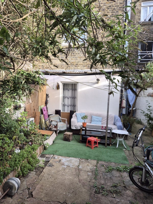 Room Okehampton Road in Greater London