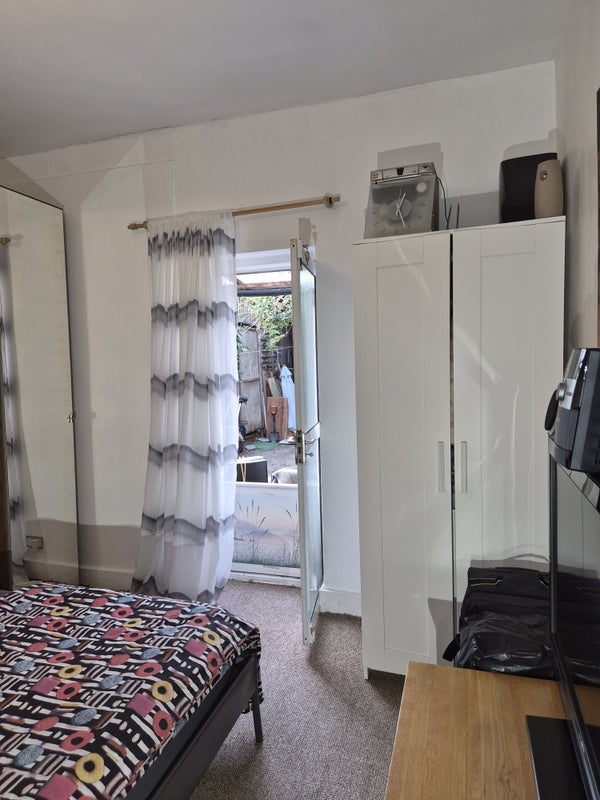 Room Okehampton Road in Greater London