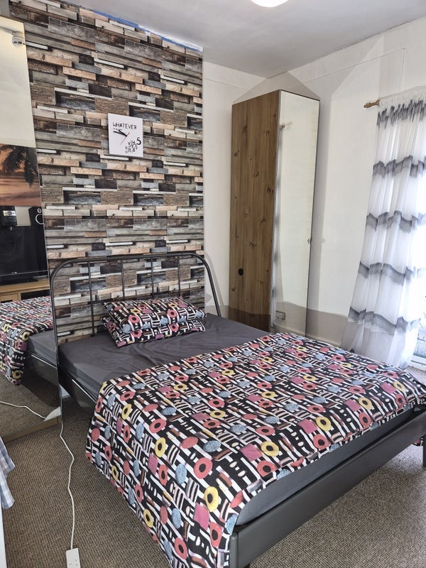 Room Okehampton Road in Greater London