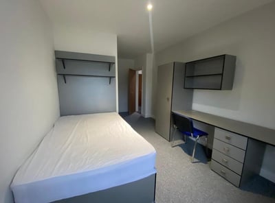 Flat Kinterbury Street in Plymouth