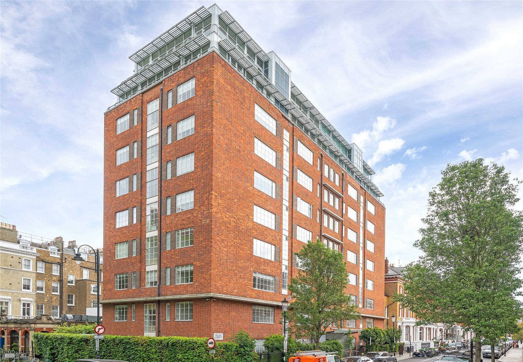 Flat Roland Gardens in Greater London