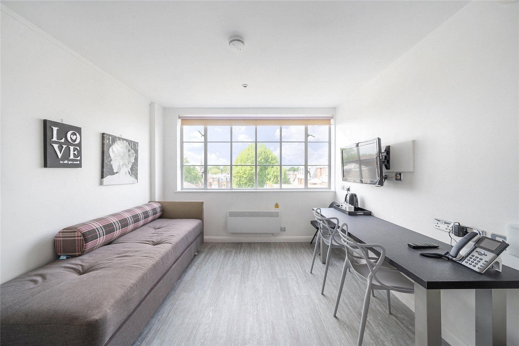 Flat Roland Gardens in Greater London