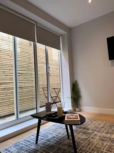 Flat Woodlands Close in Greater London