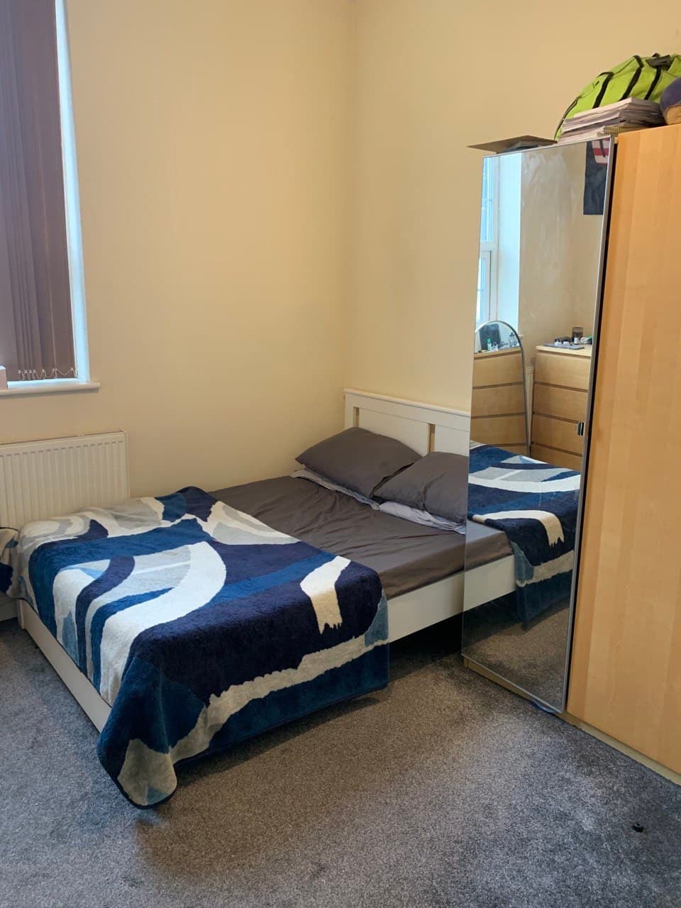 Flat Raglan Road in Leeds