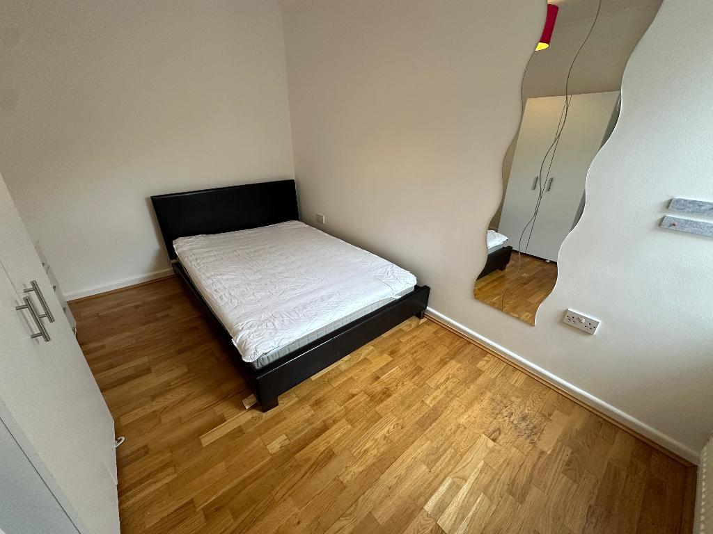 Flat Uxbridge Road in Greater London