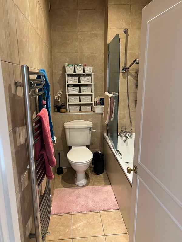 Flat Finborough Road in Greater London