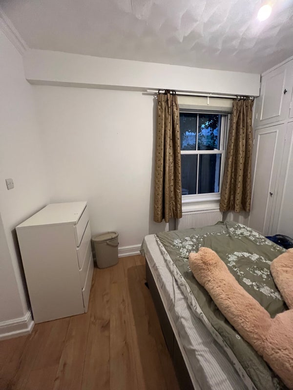 Flat Finborough Road in Greater London