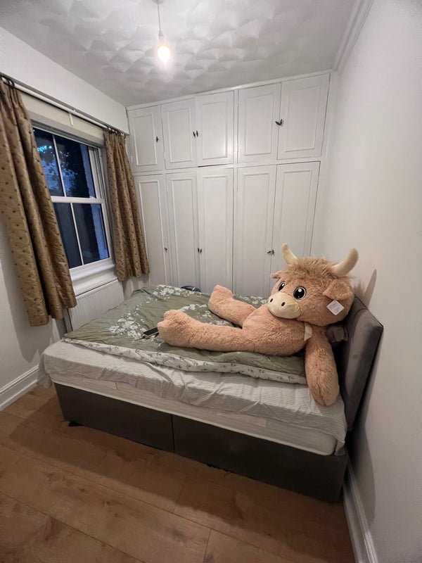 Flat Finborough Road in Greater London