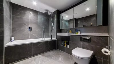 Flat Moat Street in Greater London
