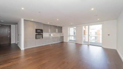 Flat Moat Street in Greater London