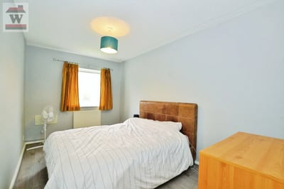 Flat Aplin Way in Greater London