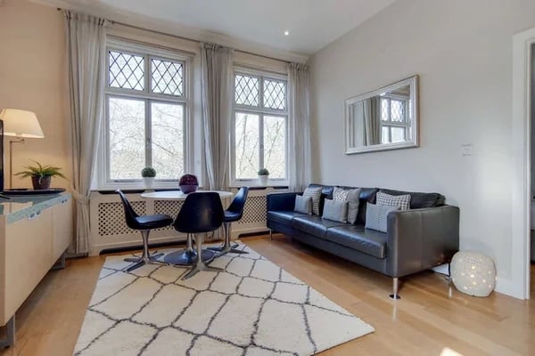 Flat Laverton Place in Greater London