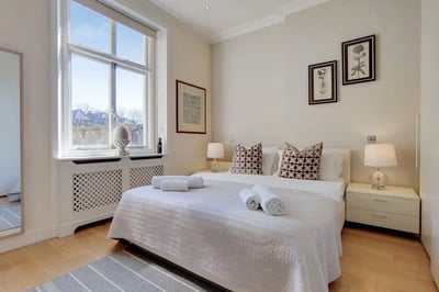 Flat Laverton Place in Greater London