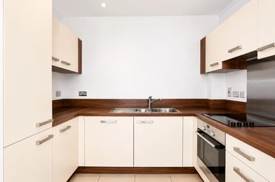 Flat Holford Way in Greater London