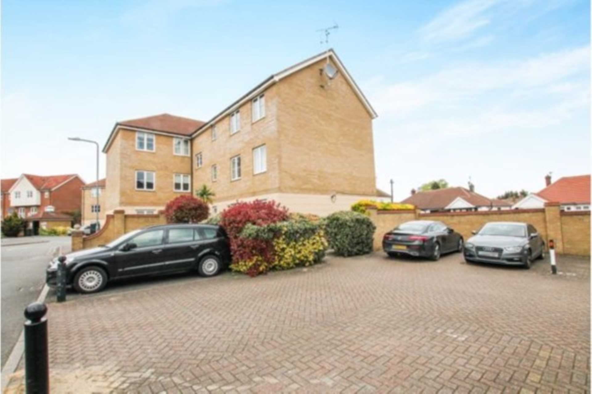 Flat Sherman Gardens in Greater London