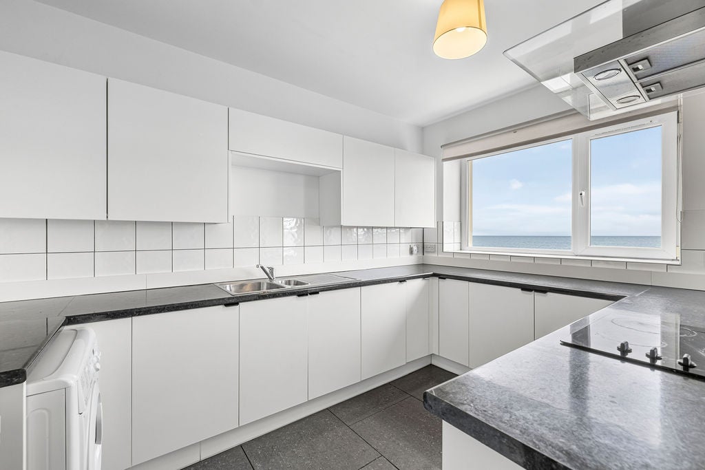 Flat Oystermouth Road in Castle
