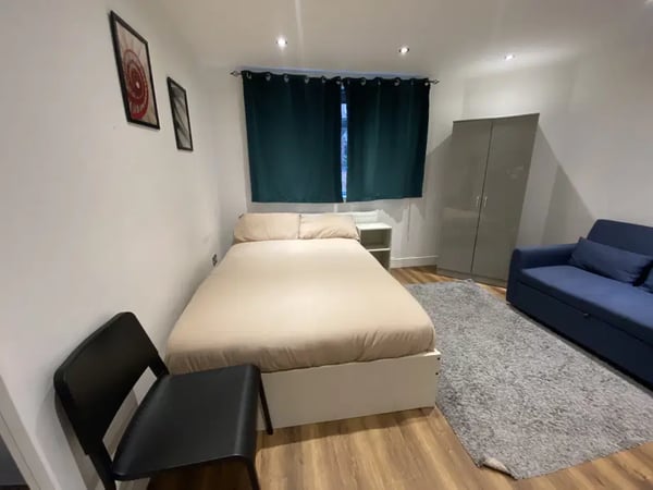 Flat Chobham Road in Greater London