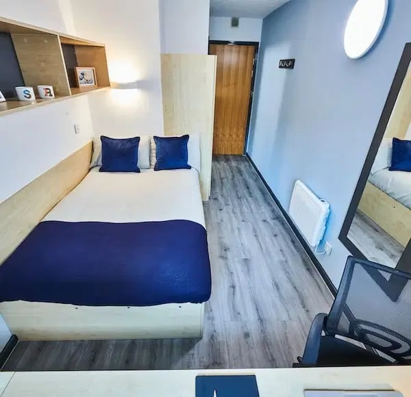 Room Oakes Street in Liverpool