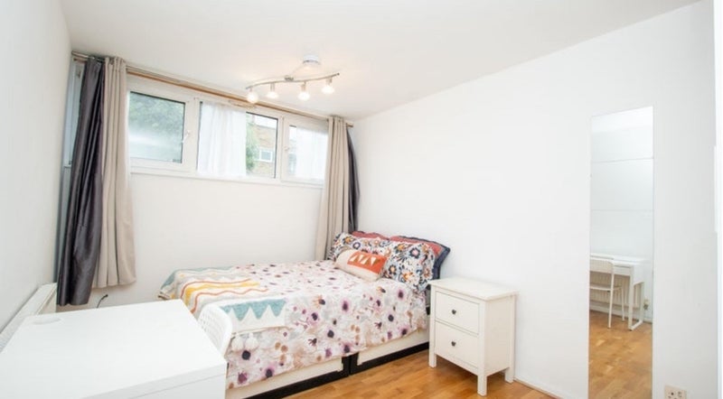 Room Holloway Road in Greater London
