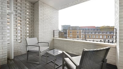 Flat Russell Gardens in Greater London