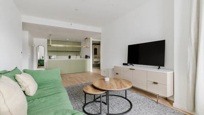 Flat Russell Gardens in Greater London