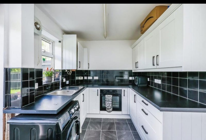 Room Greythorn Drive in Nottingham