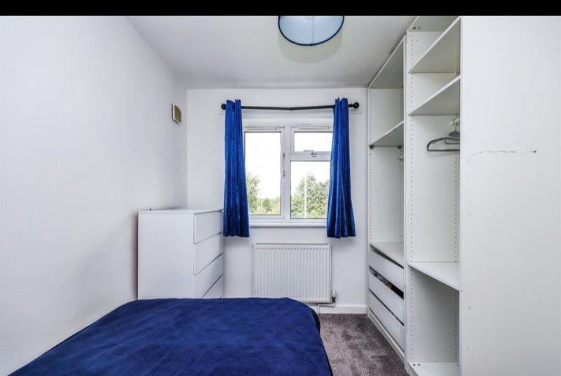 Room Greythorn Drive in Nottingham