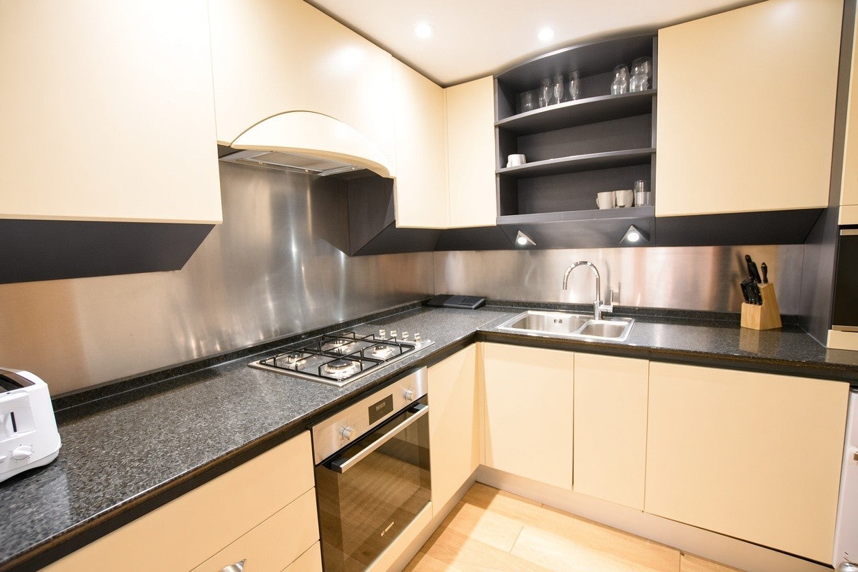 Flat Westferry Circus in Greater London