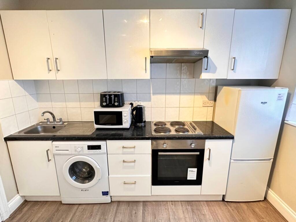 Flat West Hendon Broadway in Greater London