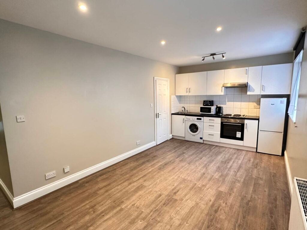 Flat West Hendon Broadway in Greater London