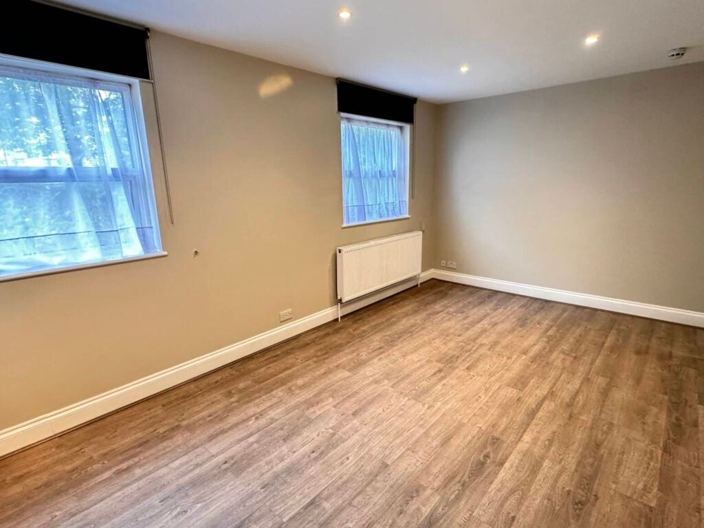 Flat West Hendon Broadway in Greater London