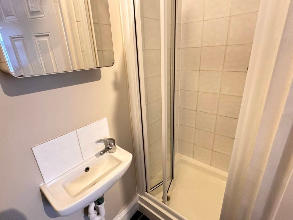 Flat West Hendon Broadway in Greater London