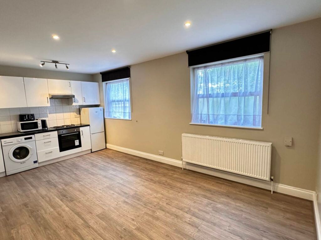 Flat West Hendon Broadway in Greater London