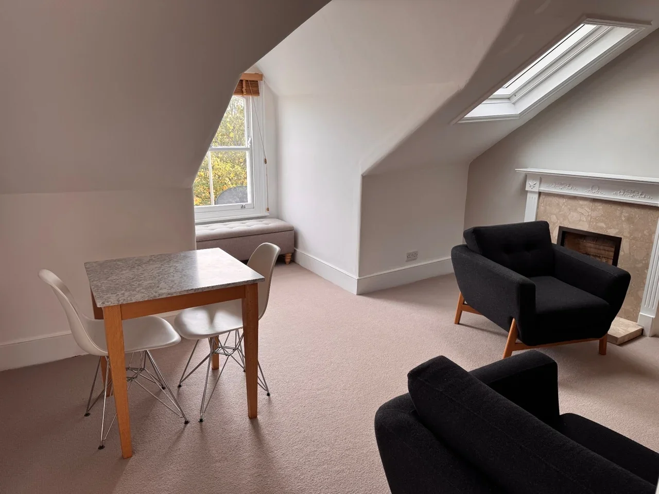 Flat Elmbourne Road in Greater London