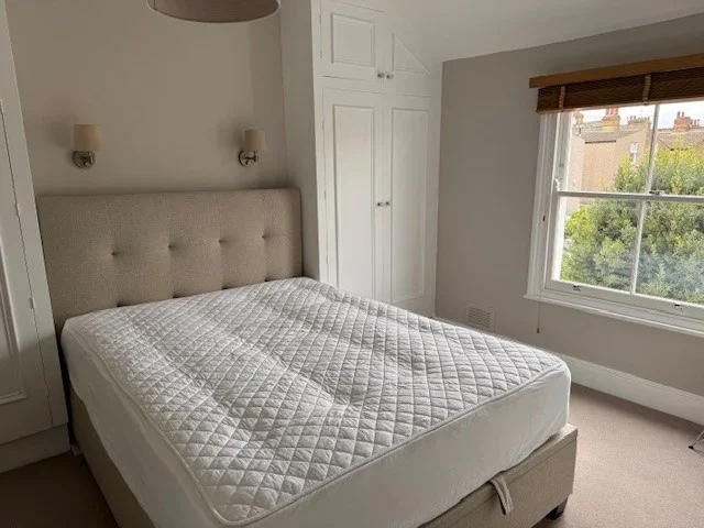 Flat Elmbourne Road in Greater London