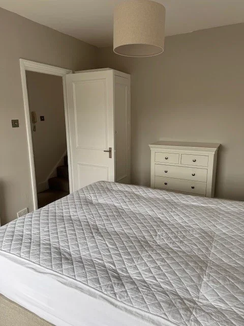Flat Elmbourne Road in Greater London