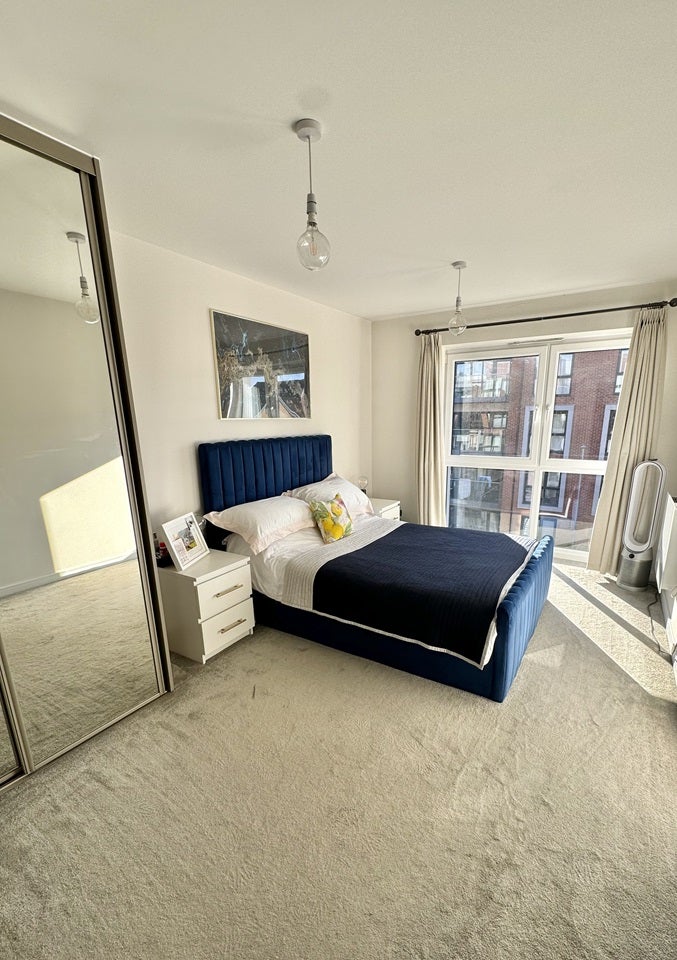 Flat Holmesley Road in Hertsmere