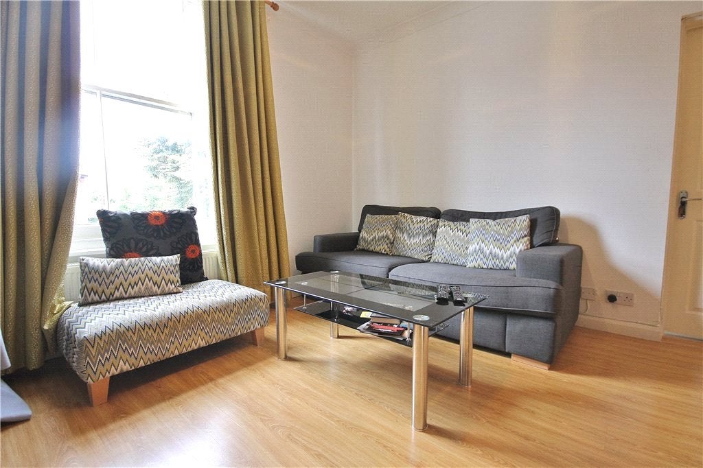 Flat Victoria Street in Borough of Runnymede