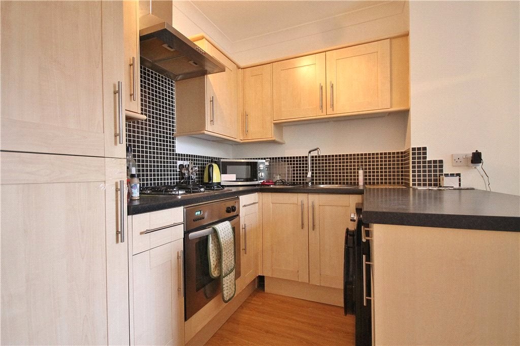 Flat Victoria Street in Borough of Runnymede