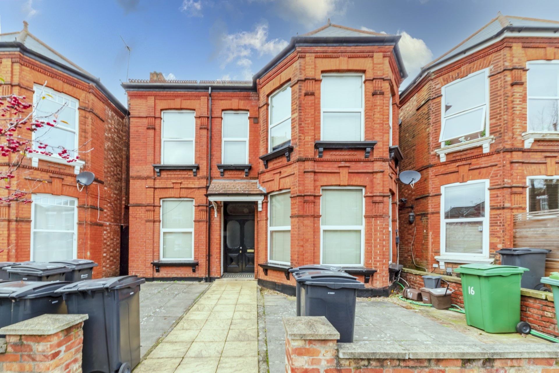 Room Manstone Road in Greater London
