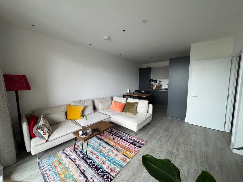 Flat Nest Way in Greater London