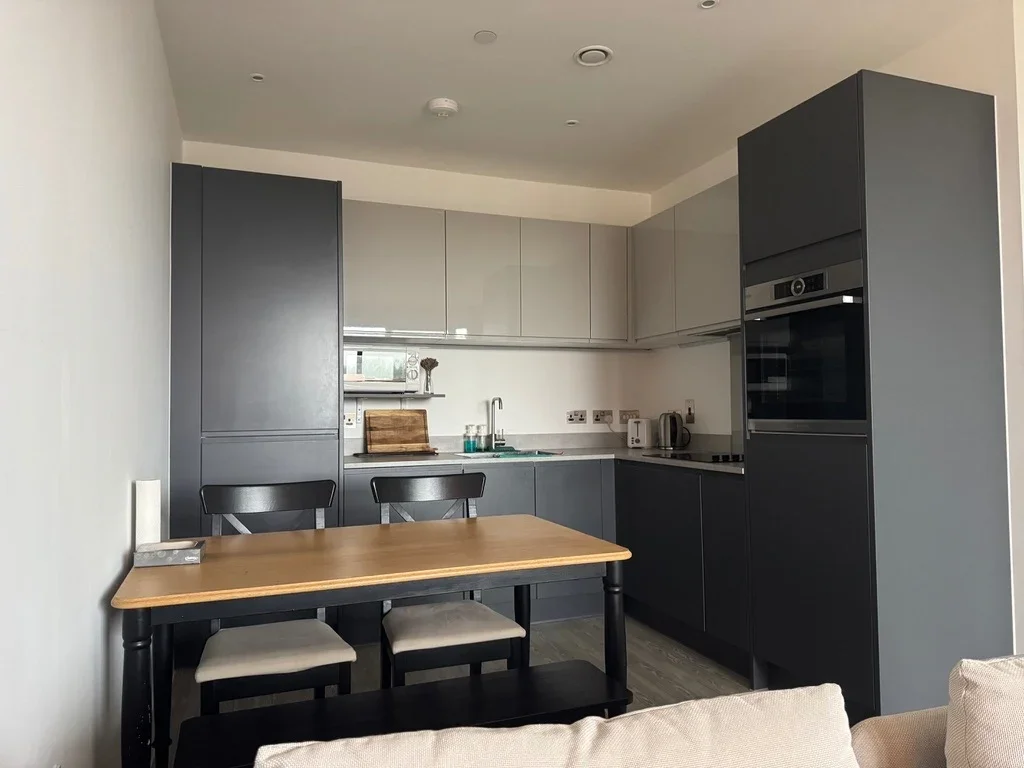 Flat Nest Way in Greater London