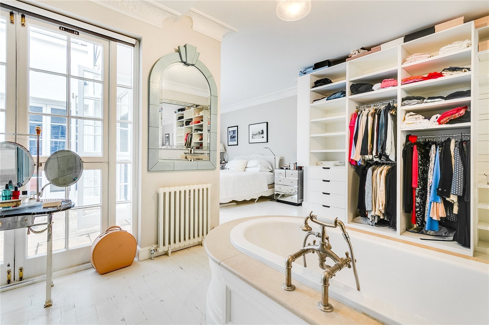 Flat Onslow Gardens in Greater London