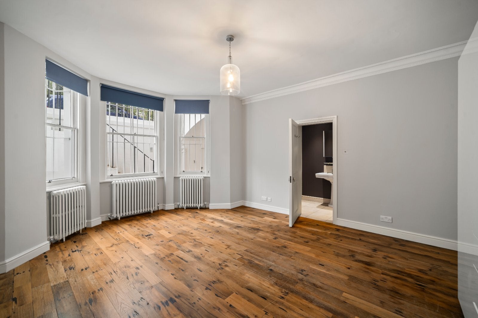 Flat Onslow Gardens in Greater London