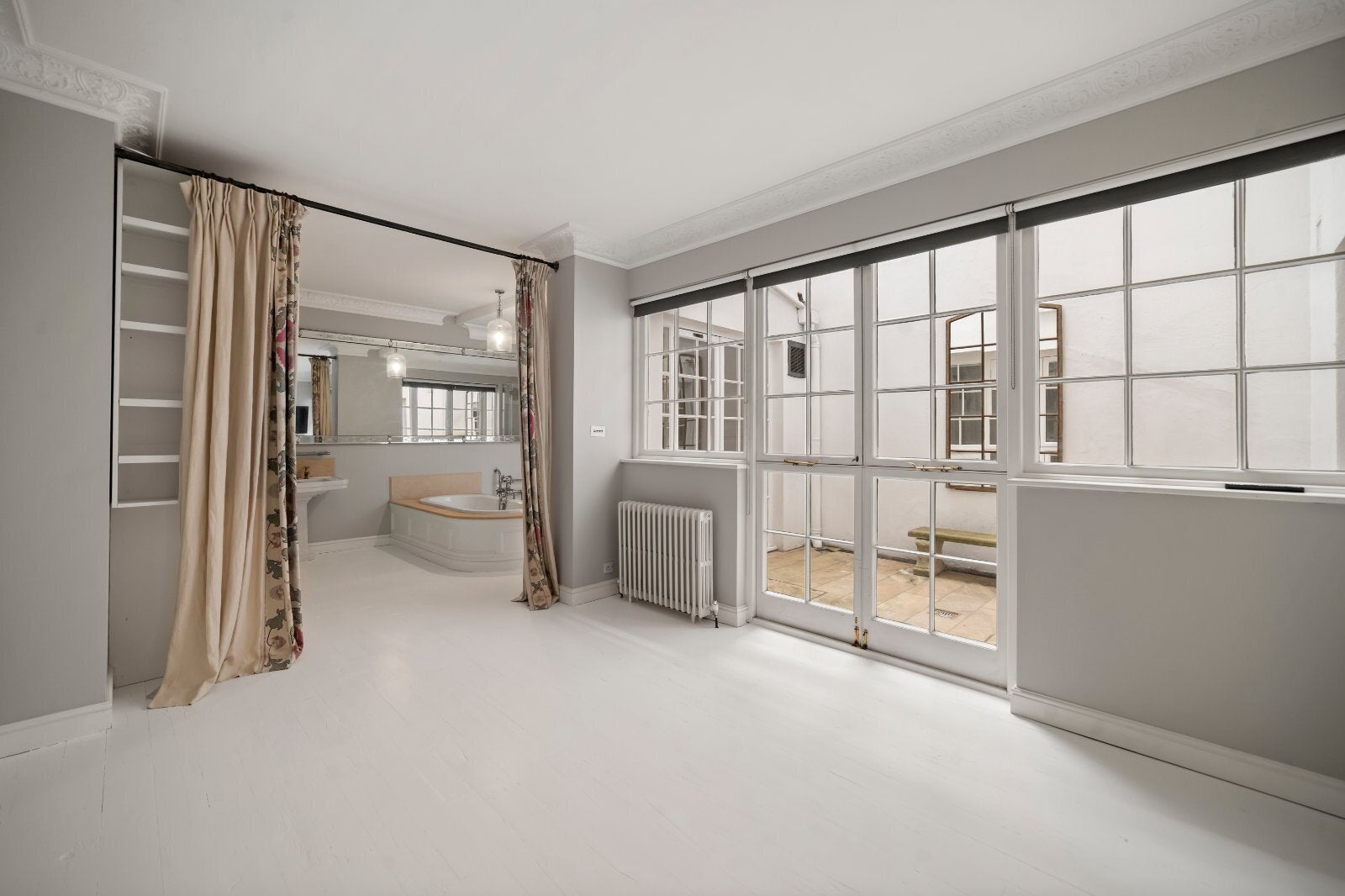 Flat Onslow Gardens in Greater London