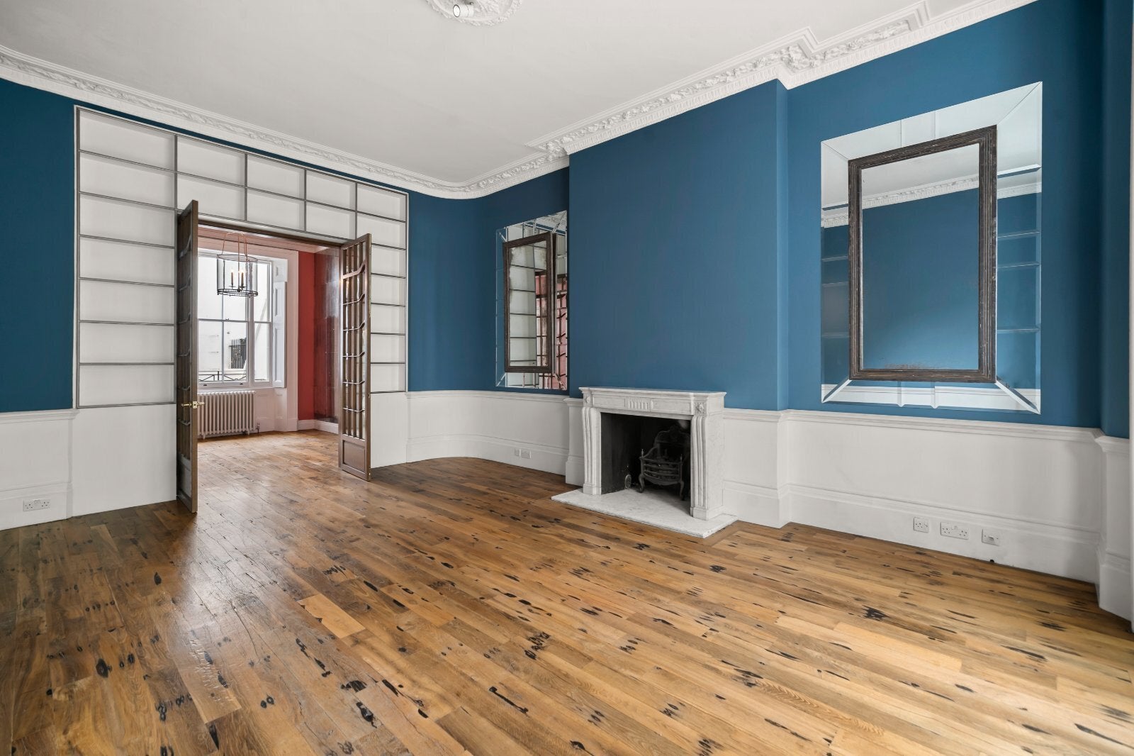 Flat Onslow Gardens in Greater London