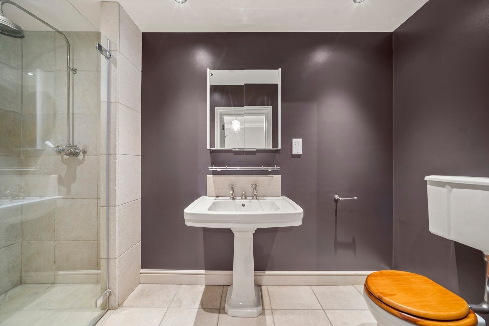 Flat Onslow Gardens in Greater London