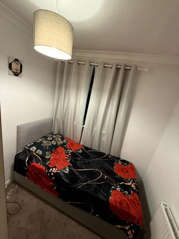 Room Green Close in Warwick