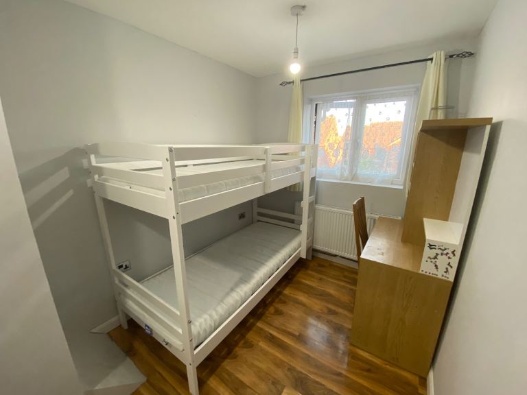 House Leafield Rise in Milton Keynes